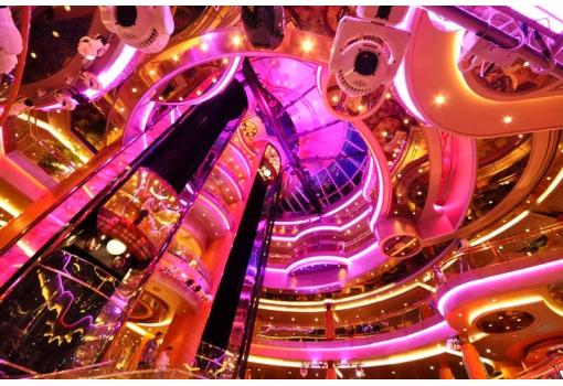 El nuevo Centrum (Atrium) con su nueva iluminación nocturna